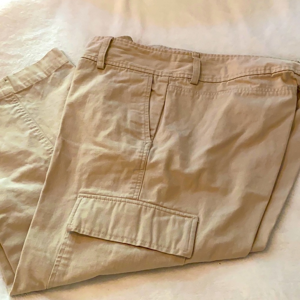 New BANANA REPUBLIC cargo capris 100% cotton